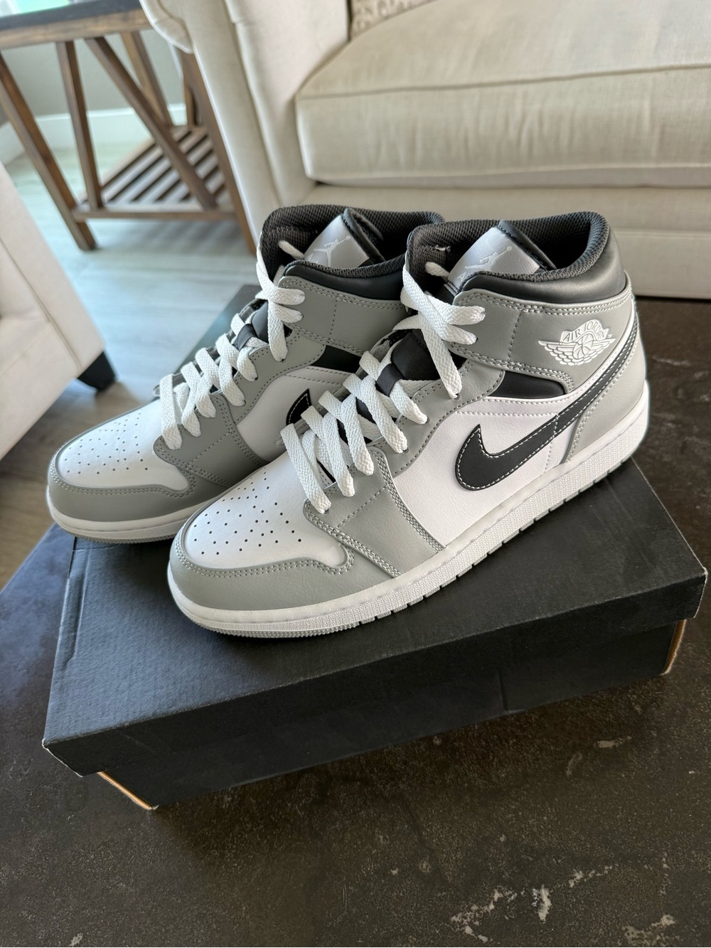 Nike Air Jordan 1 Mid Light Smoke Grey White Anthracite Men’s Size 9.5 NIB
